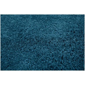 Gros plan : Tapis San Paolo moelleux couleur pétrole, 60 x 130 cm.