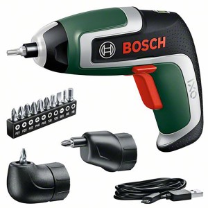 Set avvitatore a batteria Bosch IXO 7 con batteria, caricatore, inserti e accessori.
