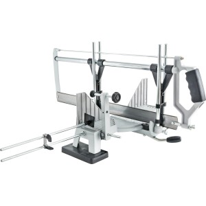 Scie à onglet LUX Comfort 60 cm pour une coupe précise des baguettes et profilés.