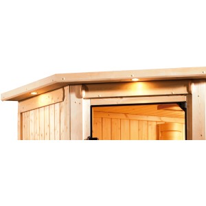 Dettaglio della sauna Karibu Anina 1 con corona del tetto a LED e porta in vetro in abete naturale.