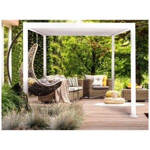 Weisse Beliani Pergola Fornoli mit Lamellendach und Gartenmöbeln auf einer Terrasse.