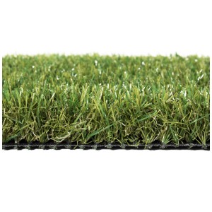 Gros plan : Gazon synthétique vert Andiamo Rhodos, idéal pour balcon et terrasse.