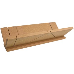 Boîte à onglets Decorate en MDF pour couper les profils décoratifs et les moulures.