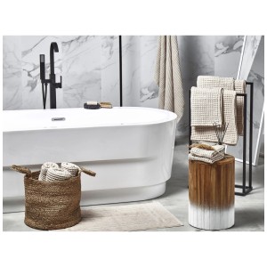 Serviettes beige Beliani, ensemble en coton de 11 pièces avec tapis de bain dans la salle de bain.