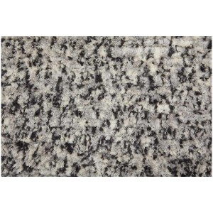 Tappeto grigio Ovada (80x150 cm) con struttura a pelo alto per un'atmosfera accogliente.