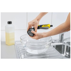 Pistola a spruzzo multifunzione Kärcher Plus giallo/nero pulita sotto l'acqua.