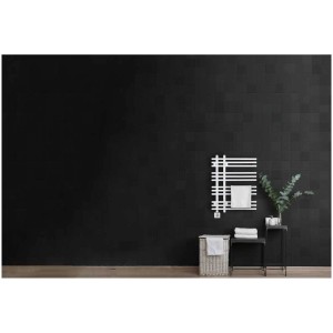 Radiateur sèche-serviettes Sonnenkönig Bora 1, blanc, sur mur sombre dans la salle de bain.