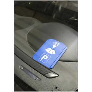 Cartrend Parkscheibe mit Eiskratzer auf Armaturenbrett, blau.
