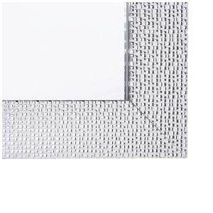 Dettaglio dello specchio da parete Mervent, 50x130 cm, con cornice argentata e texture discreta.