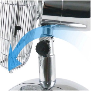 Gros plan du ventilateur de table chromé Emerio (Ø 30 cm) mettant l'accent sur le réglage de l'inclinaison.