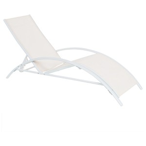 Bain de soleil beige Beliani Gaeta en acier, chaise longue d'extérieur réglable pour jardin et terrasse.