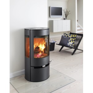 Poêle Aduro 9 Air noir (6 kW) avec contrôle automatique dans le salon.