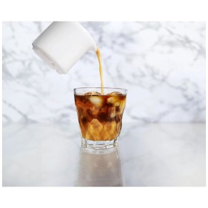 Set di bicchieri La Rochere Silex, 6 bicchieri, 30 cl. Bevanda versata in un bicchiere con cubetti di ghiaccio.