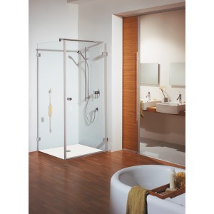 Breuer First Glass Dusche mit Drehtür und Seitenwand aus Klarglas, rahmenlos.