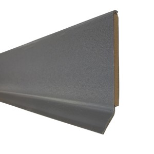 Plinthe à âme grise System 9, hauteur 60 mm, longueur 2550 mm.