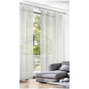 Tenda a passanti argentata Ravenna, 245x135 cm, davanti alla finestra con divano in soggiorno.