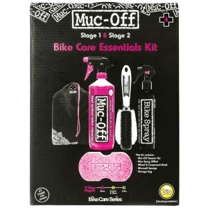 Muc-Off Reinigungsset Bicycle Essentials: Reiniger, Spray, Bürste und Schwamm im Tragebeutel.