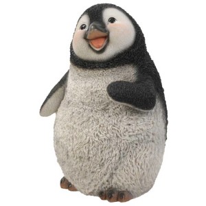 Stehender Vivid Arts Pinguin, schwarz-weiss, als Gartendeko.