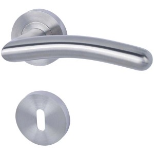Set maniglia a rosetta Camas II, acciaio inox satinato, chiave Yale, ferramenta per porte.