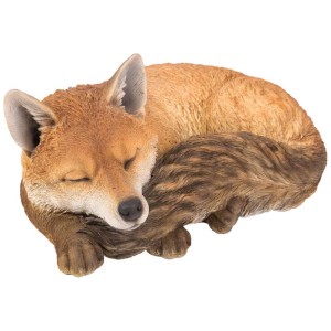 Schlafender, brauner Vivid Arts Fuchs als Gartendeko, 19,5x44x30,7cm.
