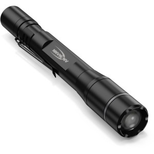 Lampe stylo rechargeable Ansmann PL900 en aluminium noir, lampe torche LED 850 lm avec clip.