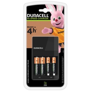 Chargeur de piles Duracell avec 2 piles AA et 2 piles AAA incluses.