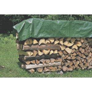 Bâche de protection verte Windhager 3x4m sur pile de bois, accessoire pour potagers surélevés.