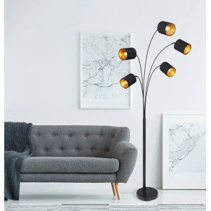 Lampadaire Globo Kaddy noir à 5 lampes dans un salon. Lampadaire design avec abat-jour textile.