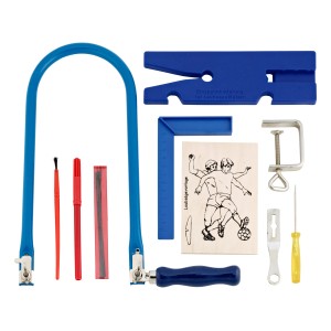Kit de scie à chantourner LUX, 15 pièces : comprend une monture de scie, des accessoires, un modèle et des outils pour le sciage fin.