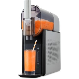 Machine à glace Trisa Slush'n'Cream avec granité prêt dans un verre.