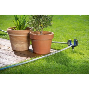 Guidatubo Lux-Tools con picchetto, guida il tubo da giardino attorno a piante e aiuole.