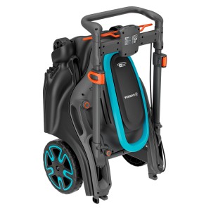 Rasaerba a batteria Gardena PowerMax Duo 46/36 V pieghevole con cesto di raccolta e ruote.