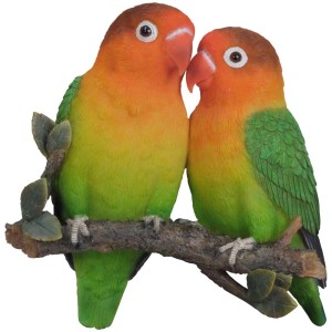 Dekorative Love Birds aus Polyresin für den Garten, handgefertigt und detailreich.