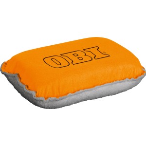 Éponge auto OBI, orange, pour l'entretien et le nettoyage des vitres.