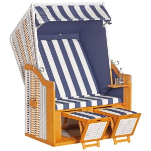 Fauteuil de plage Nouvel Husum avec coussins rayés bleu et blanc et tressage en polyrotin blanc.