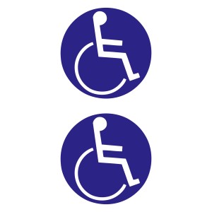 Due adesivi blu con simbolo di disabilità per segnaletica esterna, resistenti alle intemperie e ai raggi UV.
