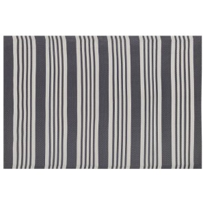 Rechteckiger Beliani Outdoor-Teppich Delhi mit schwarzen und hellgrauen Streifen, 120x180 cm, aus Polypropylen.