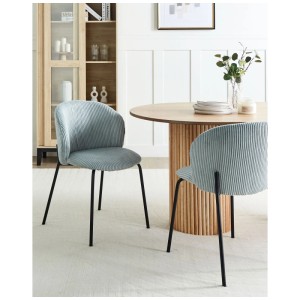 Lot de 2 chaises de salle à manger Miles Beliani en velours côtelé bleu clair avec pieds en métal noir.