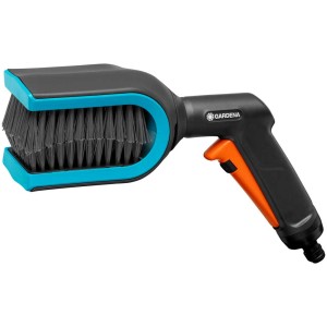 Spazzola per persiane Gardena Cleansystem con attacco acqua per la pulizia delle lamelle.