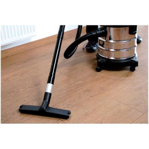 Einhell buse de sol universelle pour aspirateur eau et poussière en utilisation sur parquet.