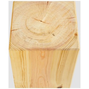 Tabouret en pin massif, 45x30x30 cm, raboté. Texture du bois visible.