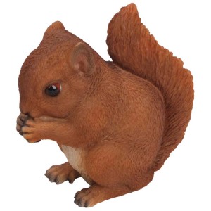 Detailreiche Deko-Figur: Vivid Arts Eichhörnchen-Baby aus Polyresin für Garten & Haus.