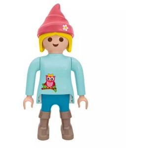Playmobil Lechuza XXL Gartenzwergin, 68 cm hoch, mit roter Mütze und Eulenmotiv auf dem Shirt.