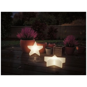 Stella luminosa Paulmann Plug & Shine come elemento decorativo in giardino o sulla terrazza.