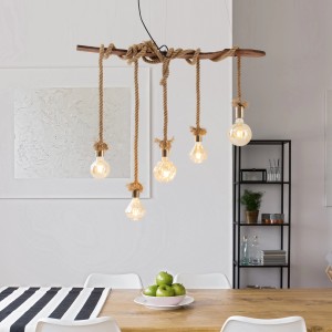 Lampada a sospensione Näve Rope, 5 luci, aspetto legno e corda sopra il tavolo da pranzo.