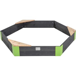 Sabbiera esagonale in legno grigio EXIT Aksent (160x140cm) con sedili e angoli in metallo verde.