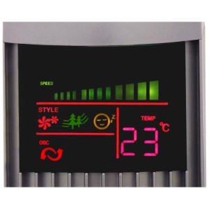 Gros plan de l'écran du ventilateur tour Trisa Fresh Breeze argenté affichant les niveaux de vitesse, les modes et la température.
