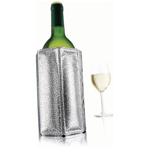 Vacu Vin Kühlmanschette Rapid Ice in Silber mit Weinflasche und Glas.