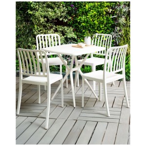 Set da giardino Beliani Sersale, 4 sedie in plastica bianca con tavolo su terrazza.