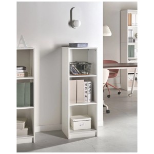 Étagère Beliani Zehna blanche avec 3 compartiments ouverts pour livres et déco. Meuble étroit en fibre de bois, pièce moderne.